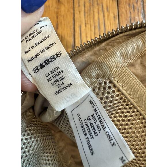 Lululemon Everywhere Belt Bag One Size Beige Fleece Sherpa Crossbody Sling Zip - Picture 3 of 9